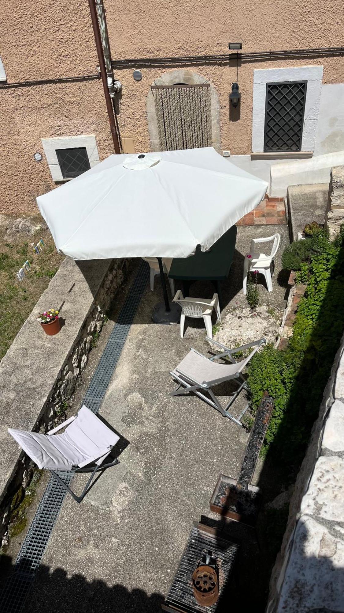 Da Sciuri Case Vacanza Barisciano Exterior photo