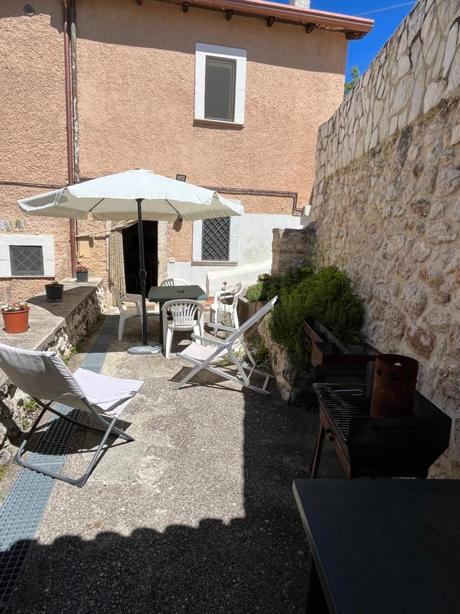 Da Sciuri Case Vacanza Barisciano Exterior photo